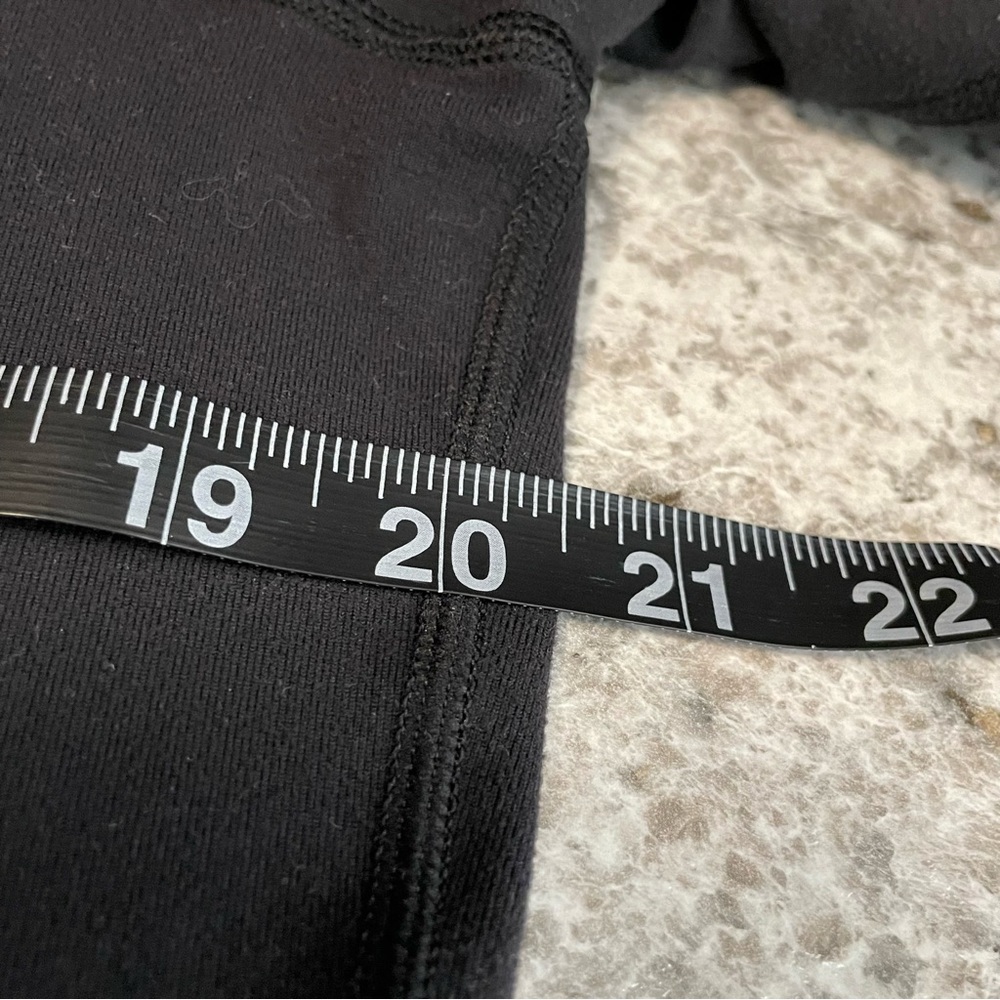 Lululemon Men’s V-neck Long Sleeve T-Shirt - Picture 9 of 9